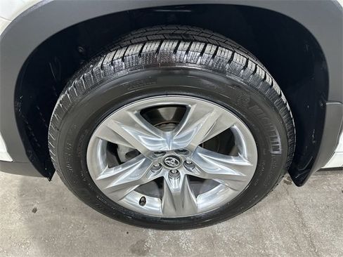 Used 2016 Toyota Highlander Limited image 23
