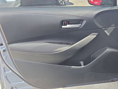 Used 2021 Toyota Corolla LE image 8
