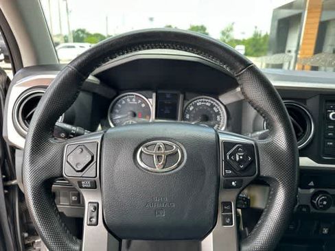 Used 2019 Toyota Tacoma SR5 AWD/4WD image 10