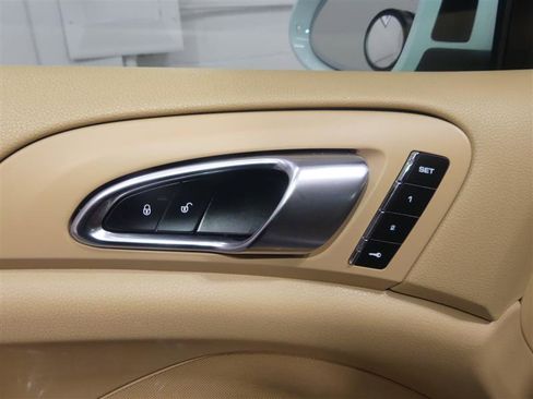 Used 2017 Porsche Cayenne Platinum Edition image 20