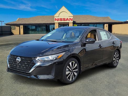 Used 2025 Nissan Sentra SV w/ SV Premium Package FWD image 2