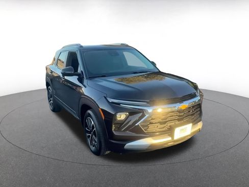 Used 2025 Chevrolet TrailBlazer LT image 3