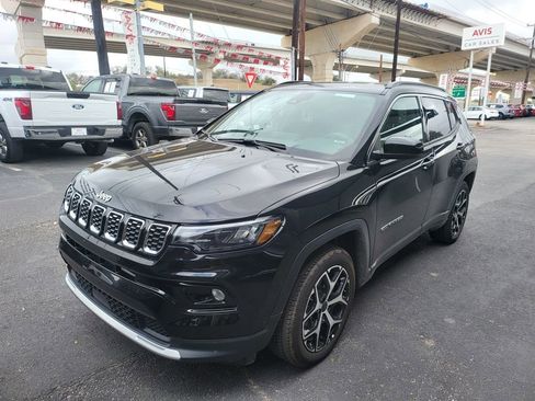 Used 2025 Jeep Compass Limited image 3