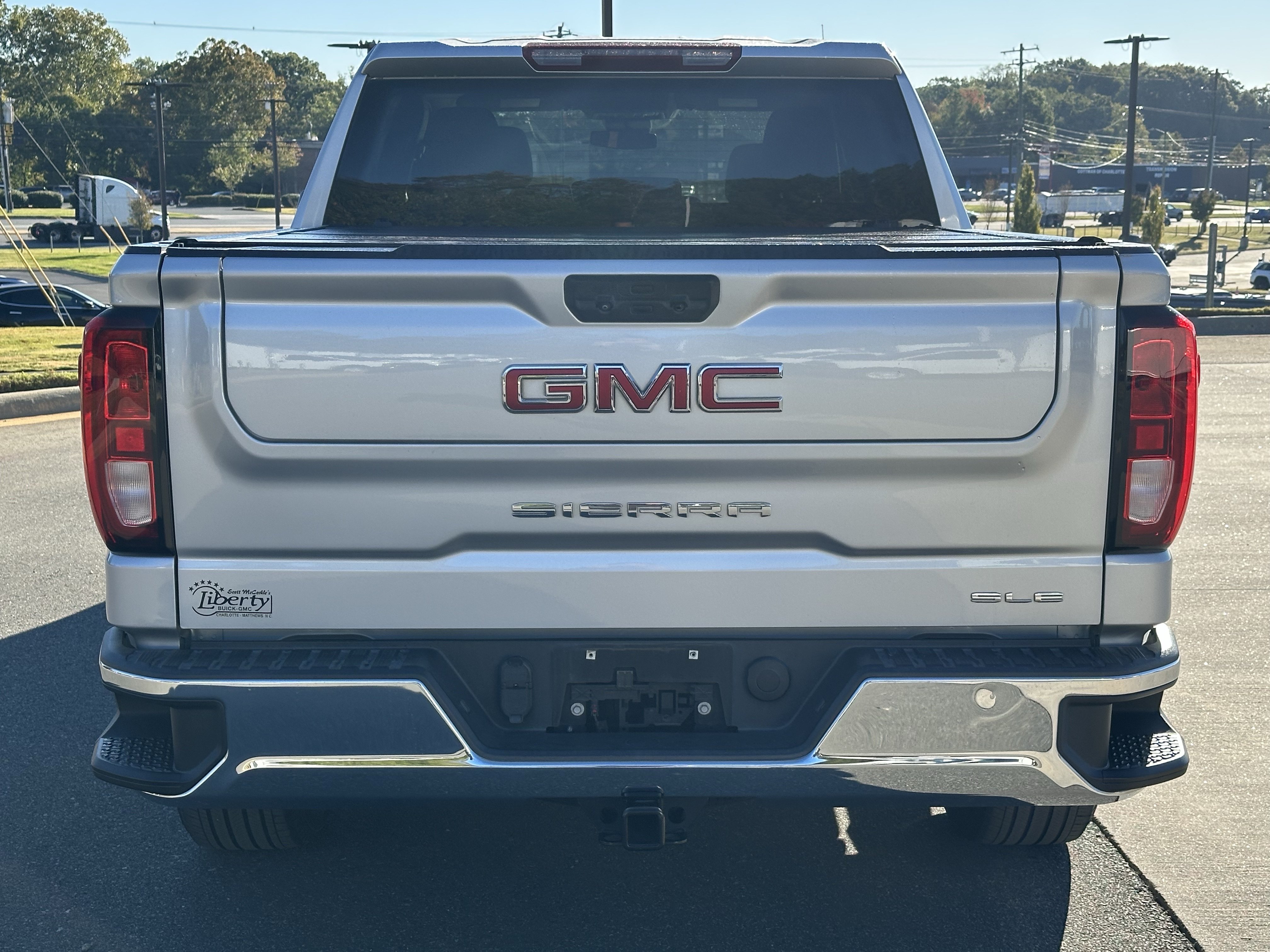 Used 2022 GMC Sierra 1500 SLE AWD/4WD image 6