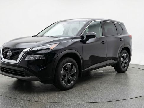 Used 2025 Nissan Rogue SV AWD/4WD image 3