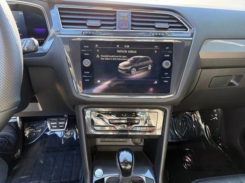 Used 2022 Volkswagen Tiguan SE R-Line image 26