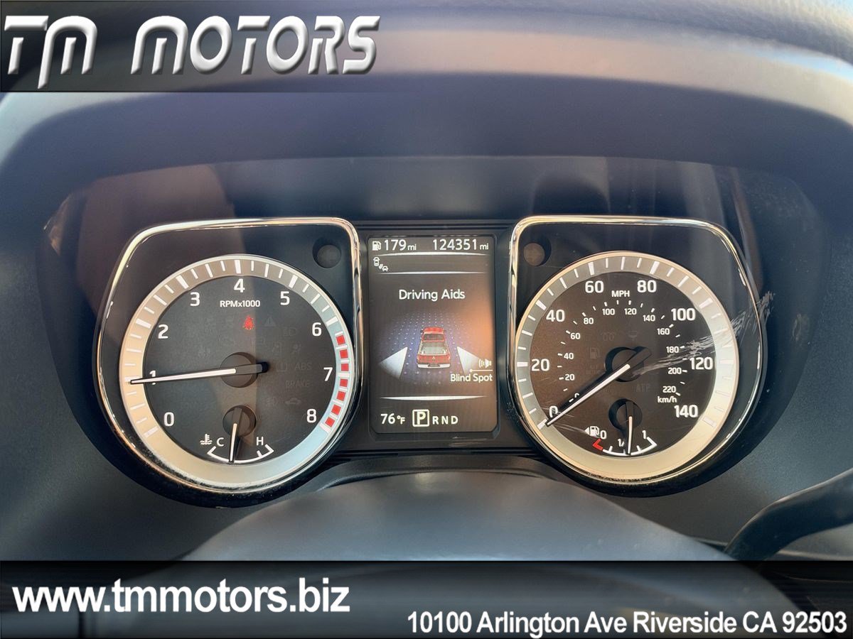 Used 2017 Nissan Titan SV RWD image 17