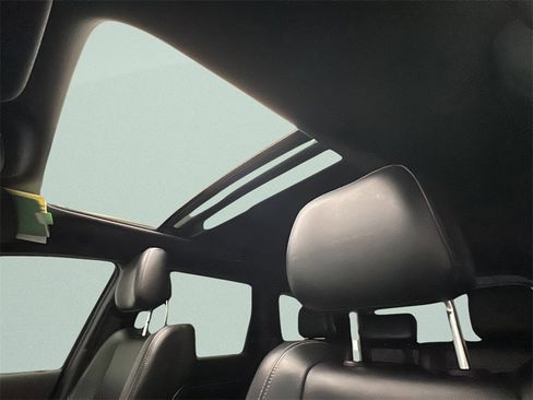 Used 2017 Jeep Grand Cherokee Limited w/ Luxury Group II image 11