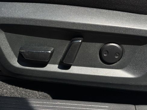 Used 2025 Nissan Rogue SV image 26