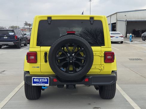 Used 2023 Jeep Wrangler Sahara w/ Cold Weather Group image 5