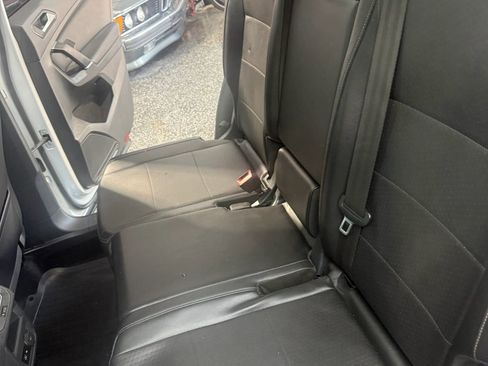 Used 2018 Volkswagen Tiguan SE w/ Panoramic Sunroof Package FWD image 17