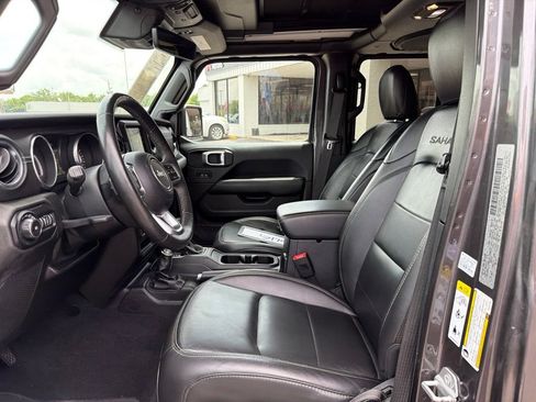 Used 2019 Jeep Wrangler Unlimited Sahara AWD/4WD image 18