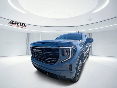 Used 2024 GMC Sierra 1500 AT4 w/ Technology Package AWD/4WD image 7