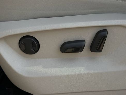 Used 2019 Volkswagen Atlas SE FWD image 25
