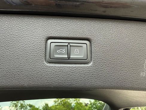Used 2018 Audi Q7 3.0T Prestige w/ Prestige Package AWD/4WD image 17