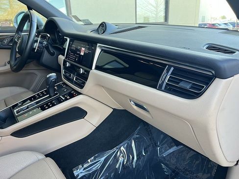 Used 2022 Porsche Macan image 25