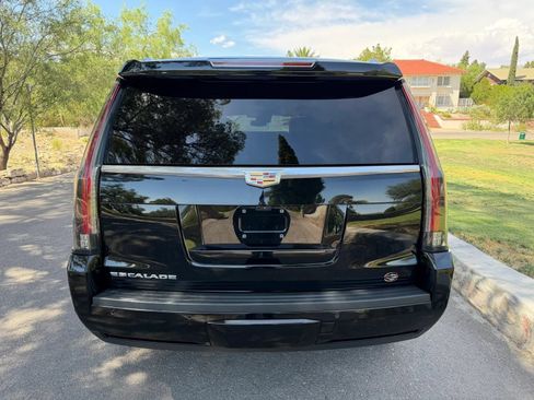 Used 2019 Cadillac Escalade Platinum AWD/4WD image 4