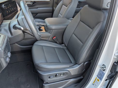 Used 2025 Chevrolet Suburban Z71 w/ Comfort Package image 17