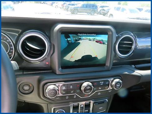 Used 2023 Jeep Wrangler Unlimited Sahara AWD/4WD image 20