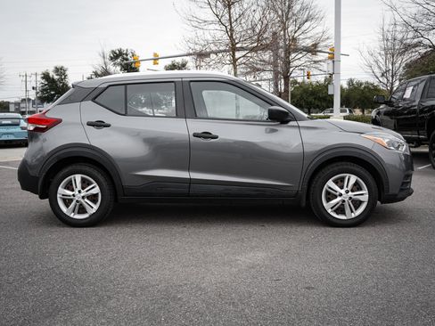 Used 2019 Nissan Kicks S image 12