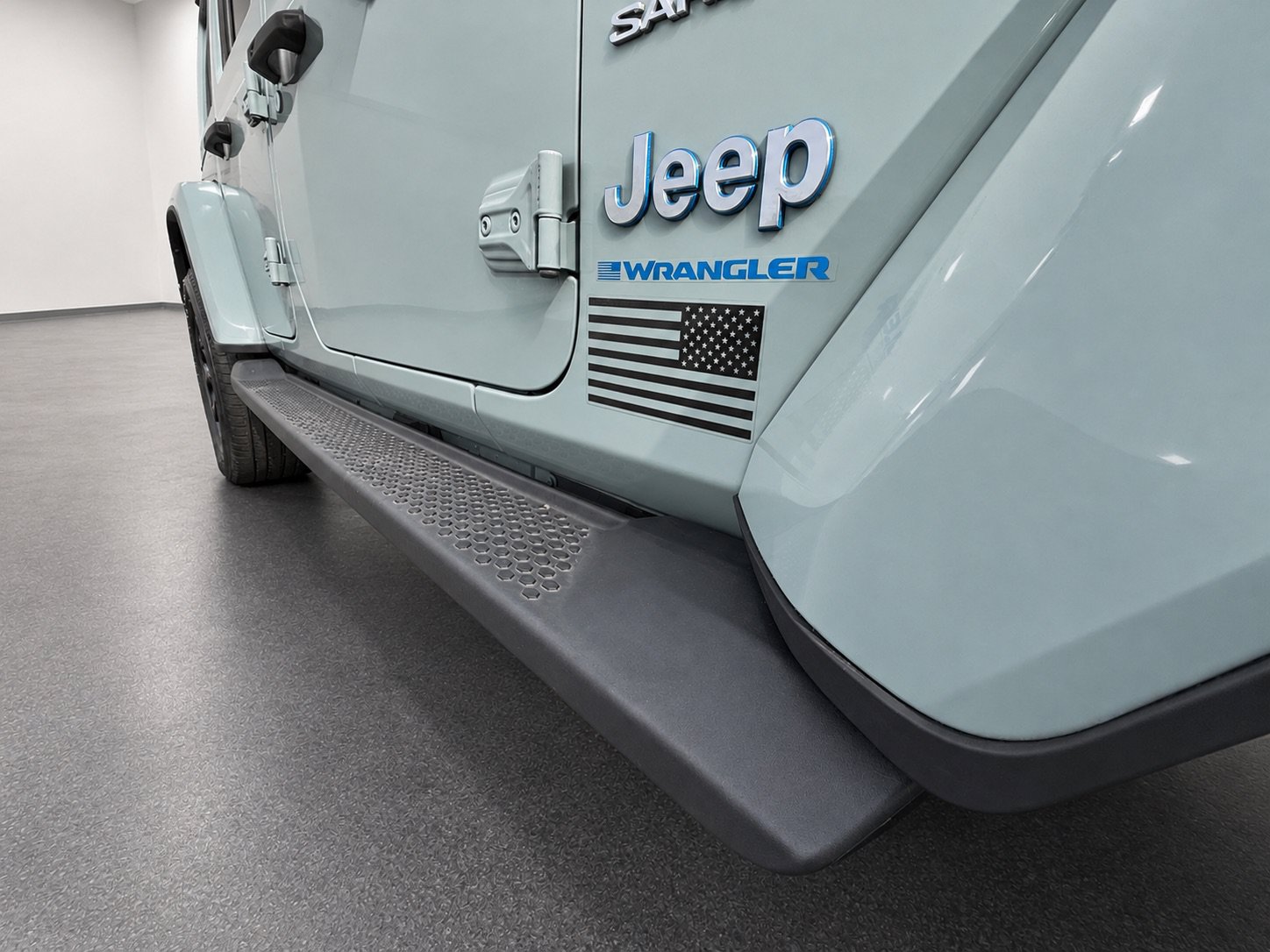 Used 2023 Jeep Wrangler Unlimited Sahara w/ Cold Weather Group AWD/4WD image 8
