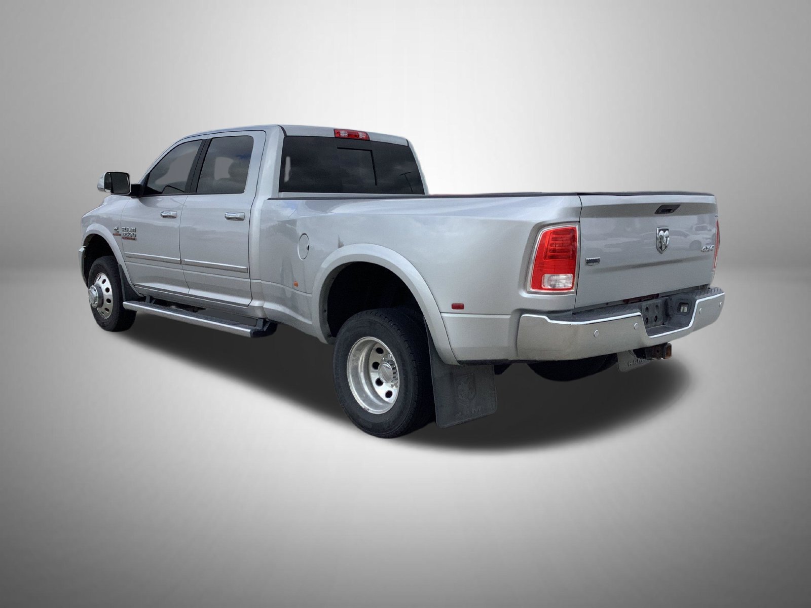 Used 2016 RAM 3500 Laramie w/ Convenience Group AWD/4WD image 2