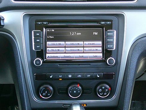 Used 2015 Volkswagen Passat 1.8T Limited Edition image 32