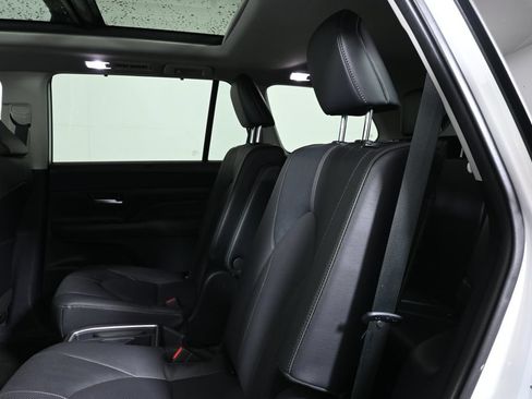 Used 2024 Toyota Grand Highlander AWD image 4