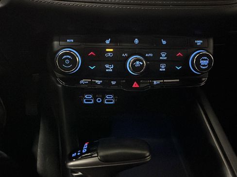 Used 2023 Dodge Durango SXT image 24