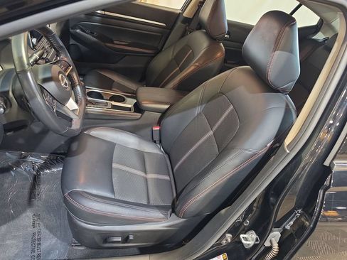 Used 2024 Nissan Altima 2.5 SR FWD image 13