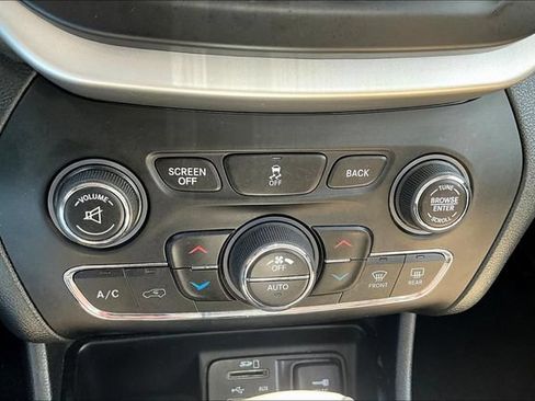Used 2016 Jeep Cherokee Limited AWD/4WD image 15