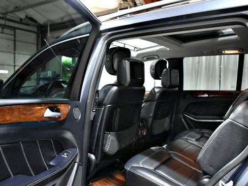 Used 2015 Mercedes-Benz GL 550 4MATIC w/ Accessory Chrome Package image 40
