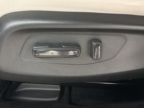 Used 2025 Honda HR-V EX-L image 17