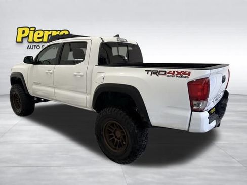 Used 2019 Toyota Tacoma TRD Off-Road w/ Technology Package image 2