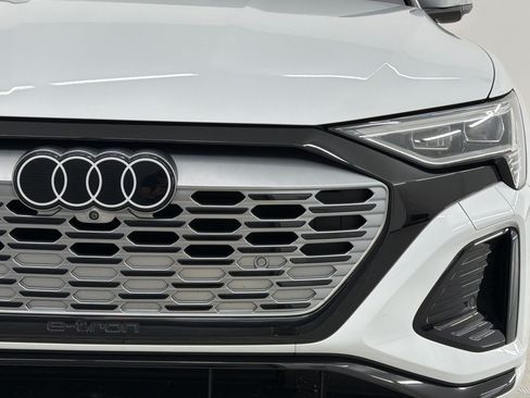 Used 2024 Audi Q8 e-tron Premium Plus w/ Premium Plus Package AWD/4WD image 27