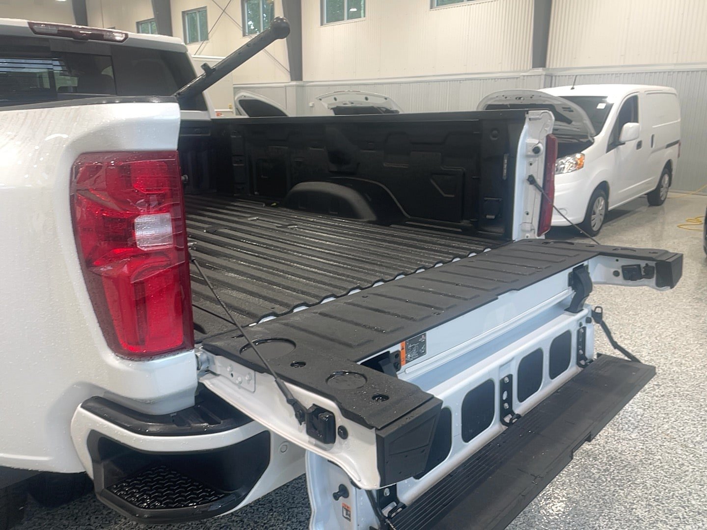 Used 2024 Chevrolet Silverado 3500 High Country w/ High Country Premium Package AWD/4WD image 23