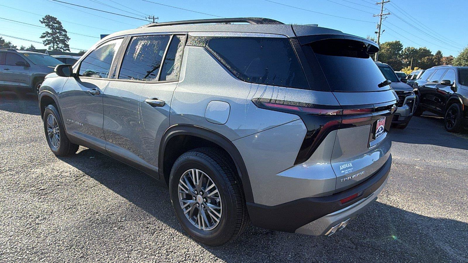 New 2027 Chevrolet Traverse LT FWD image 9