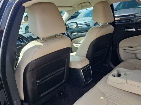 Used 2015 Chrysler 300 Limited RWD image 19