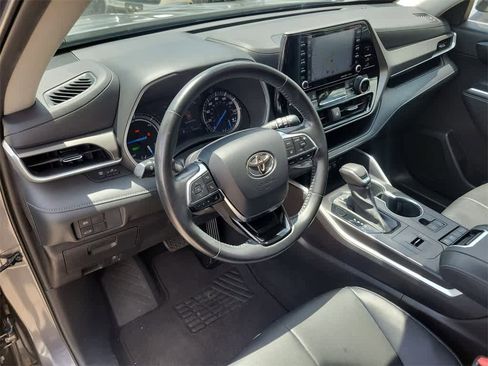 Used 2020 Toyota Highlander XLE image 22