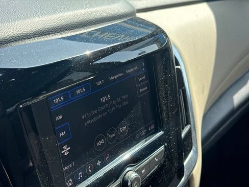 Used 2022 Chevrolet Traverse LS FWD image 13