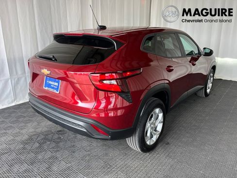 Used 2024 Chevrolet Trax LS w/ LS Convenience Package FWD image 28