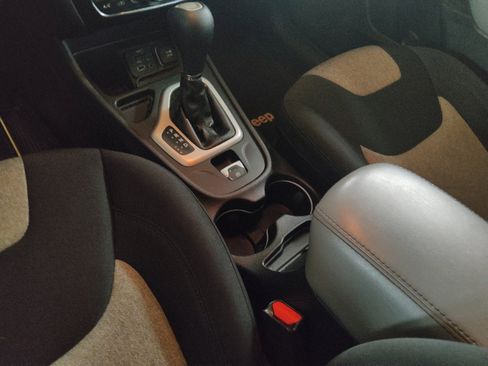 Used 2014 Jeep Cherokee Latitude FWD image 26