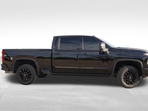 Used 2024 Chevrolet Silverado 3500 High Country w/ High Country Premium Package AWD/4WD image 3