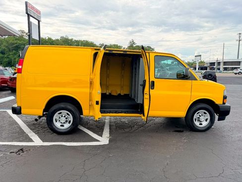 Used 2020 Chevrolet Express 2500 RWD image 10