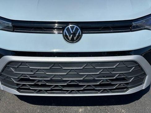 New 2026 Volkswagen Taos SE AWD/4WD image 9