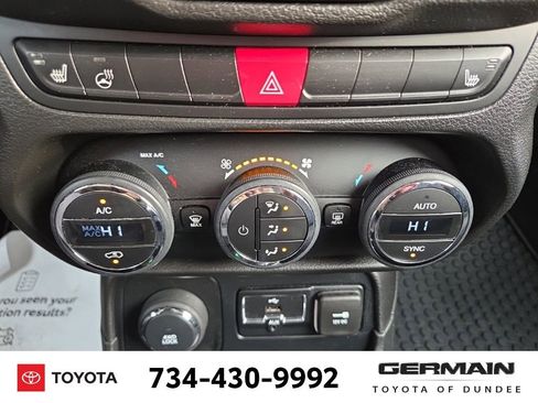 Used 2016 Jeep Renegade Latitude image 34