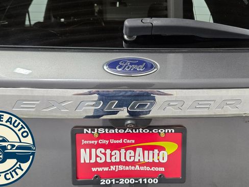 Used 2022 Ford Explorer XLT AWD/4WD image 34