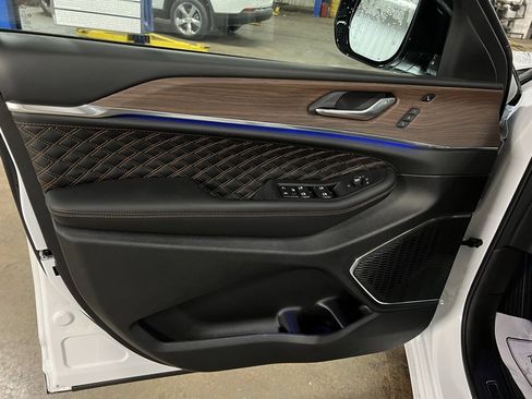 New 2025 Jeep Grand Cherokee Summit image 25