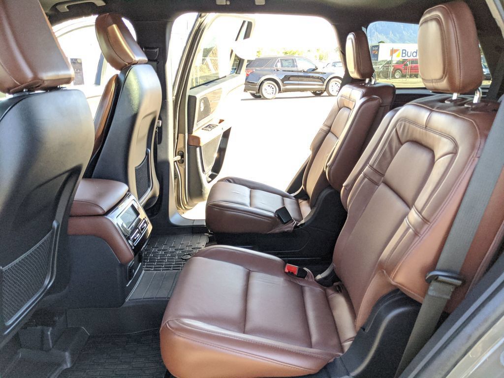 Used 2025 Lincoln Aviator Reserve AWD/4WD image 16