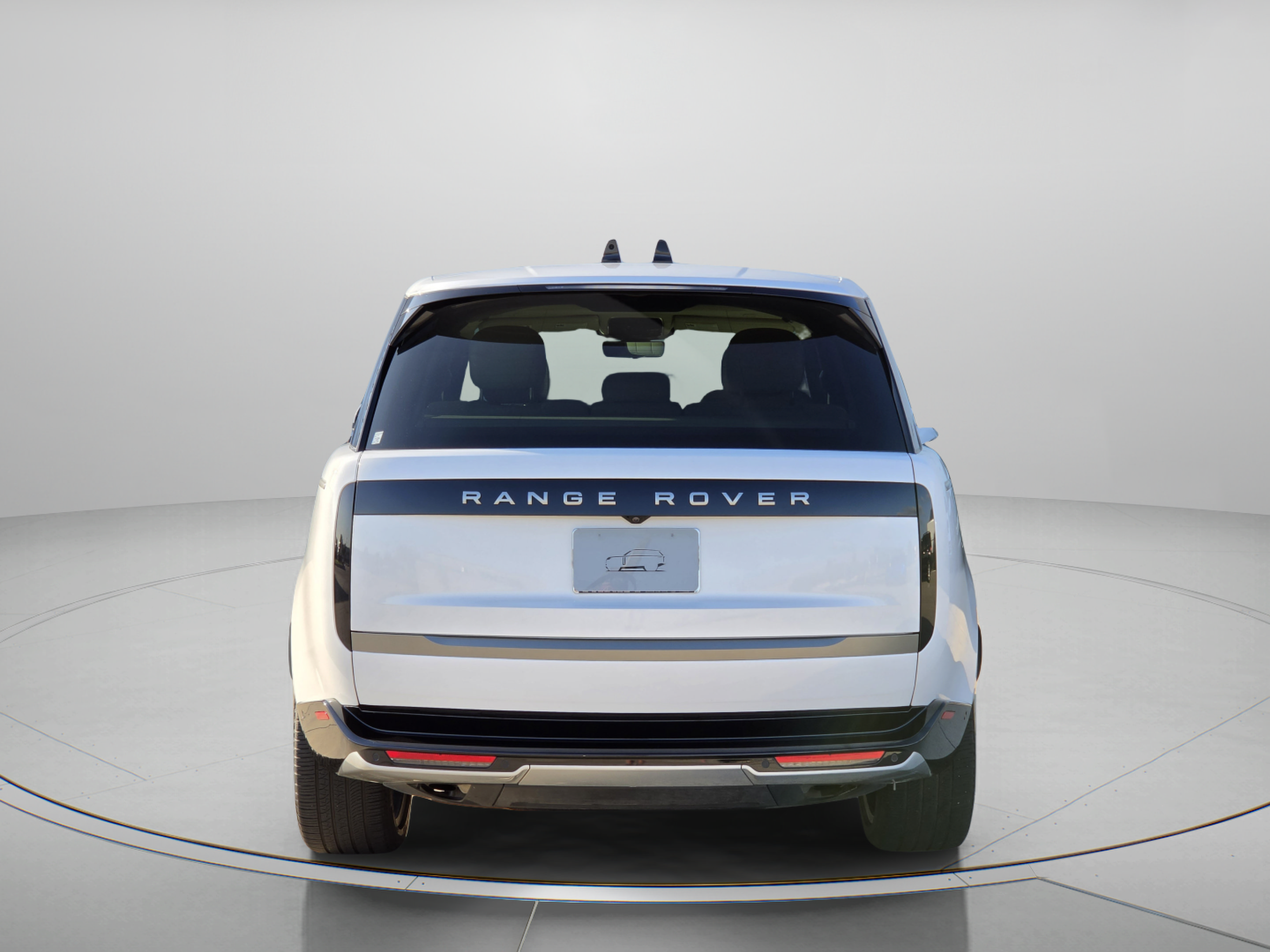 Used 2024 Land Rover Range Rover SE AWD/4WD image 4